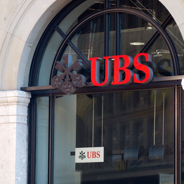 /contrib/content/uploads/sites/415/2022/12/08_UBS_Bank_Sign_Shutter_640x640.jpg