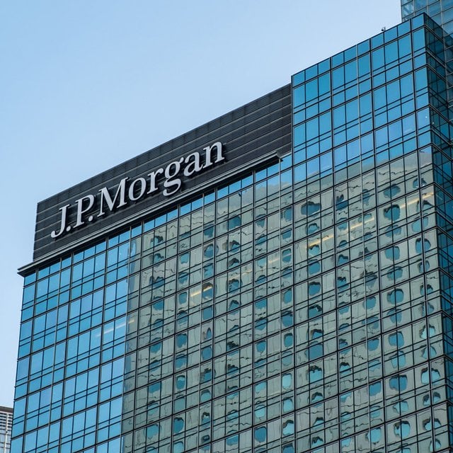 /contrib/content/uploads/sites/415/2022/07/JP_Morgan_Building_Sign_Shutter_640x640.jpg