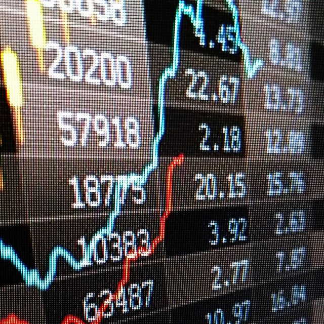 Fee War Kicks Off for One of Wall Street’s Hottest ETF Trades